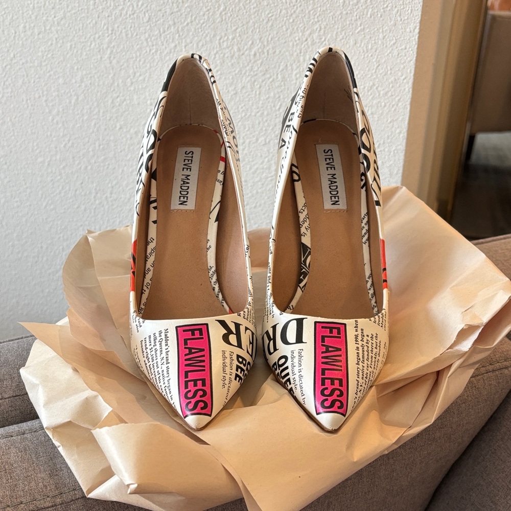 Steve Madden Women's Daisie Graphic Print Heels - White and Pink